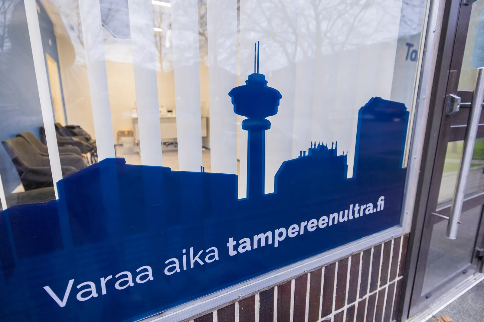 Tampereen Ultran ikkunateksti Varaa aika tampereenultra.fi