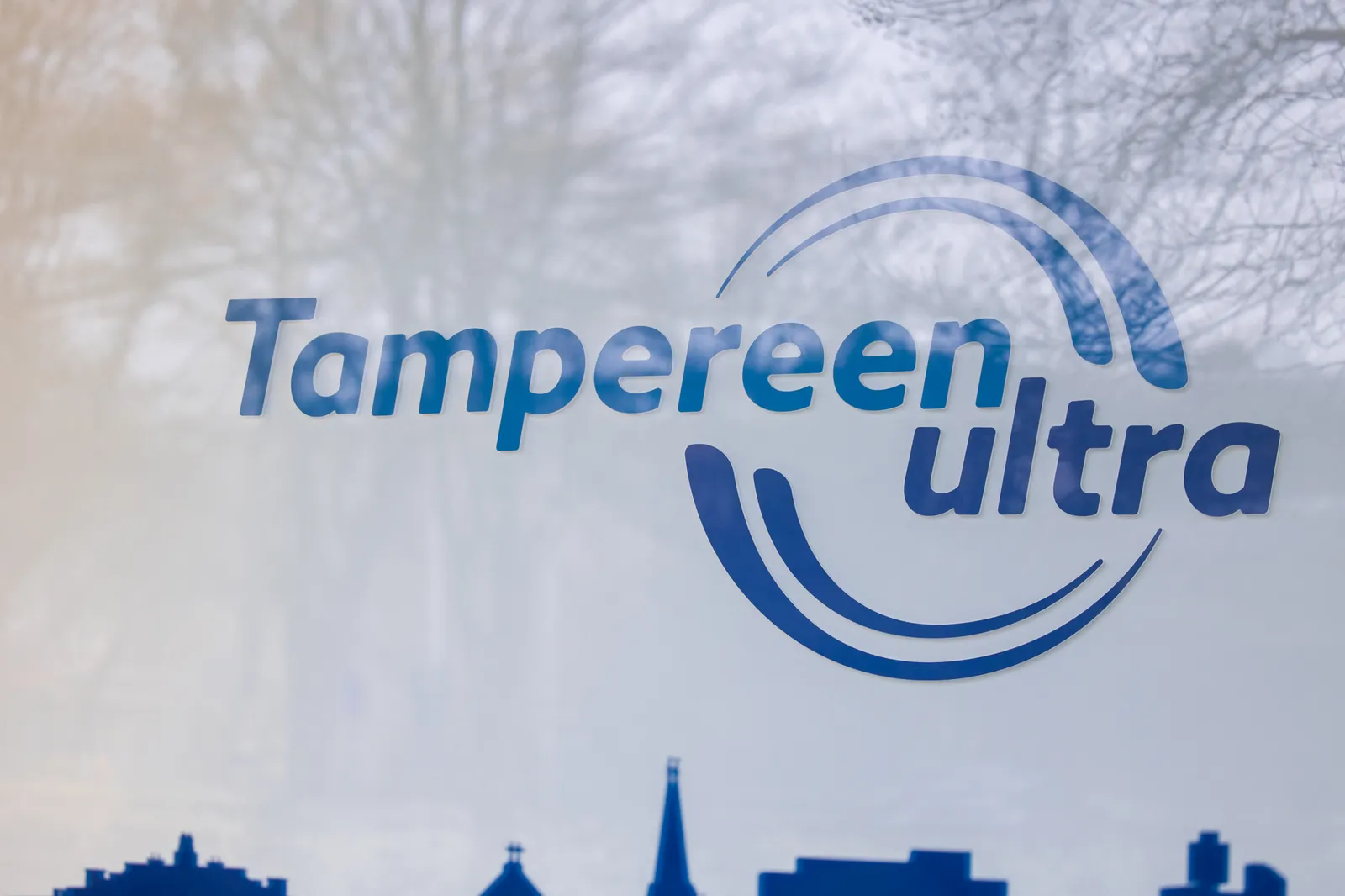 Tampereen Ultran logo ikkunassa